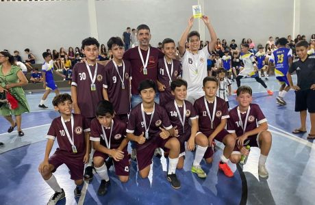 A equipe pré-mirim do Colégio Presbiteriano Quinze de Novembro é campeã da Copa Santa Sofia de Futsal. 🏆🧡